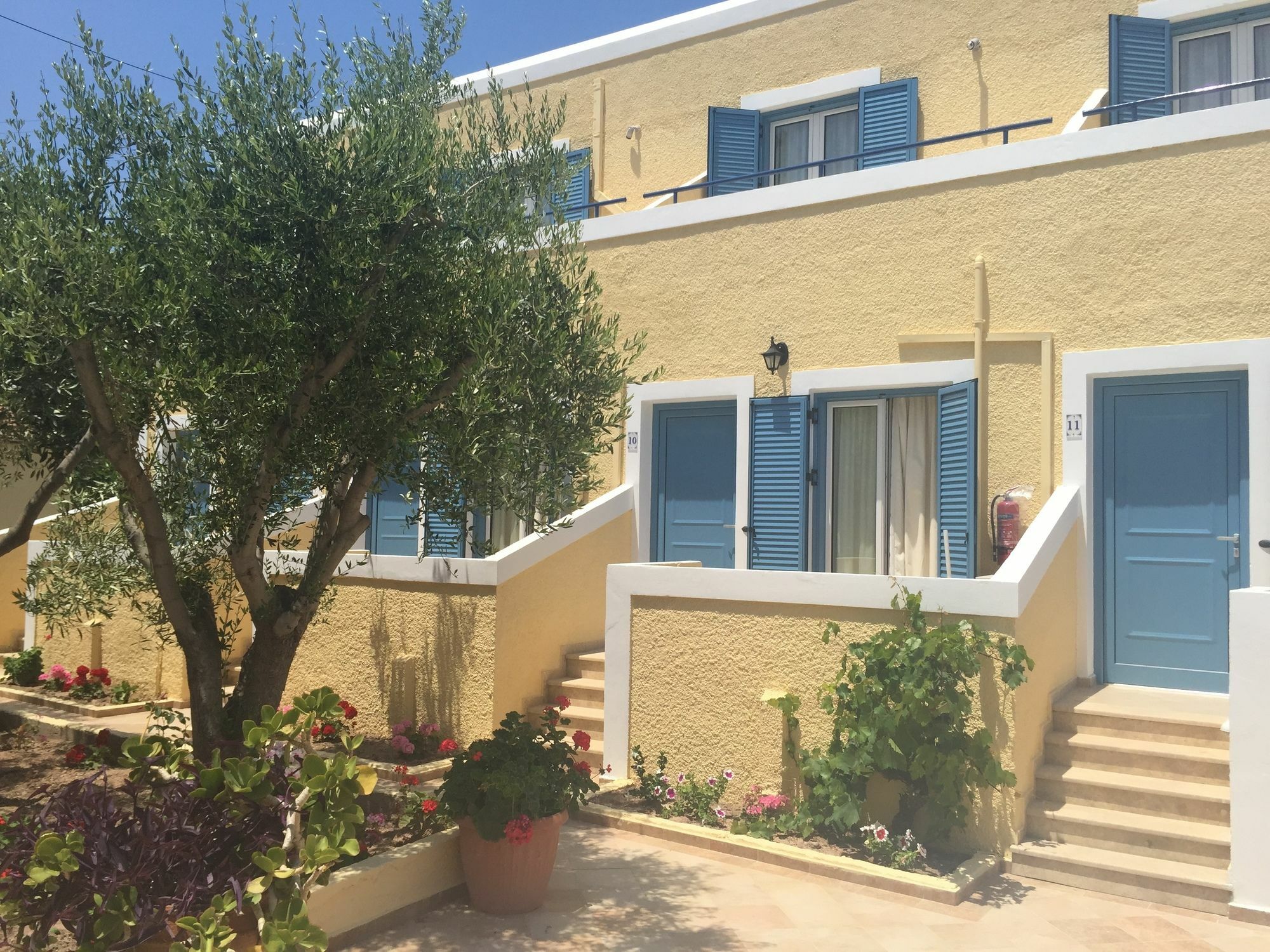 Esperides Maisonettes Agia Marina  Экстерьер фото